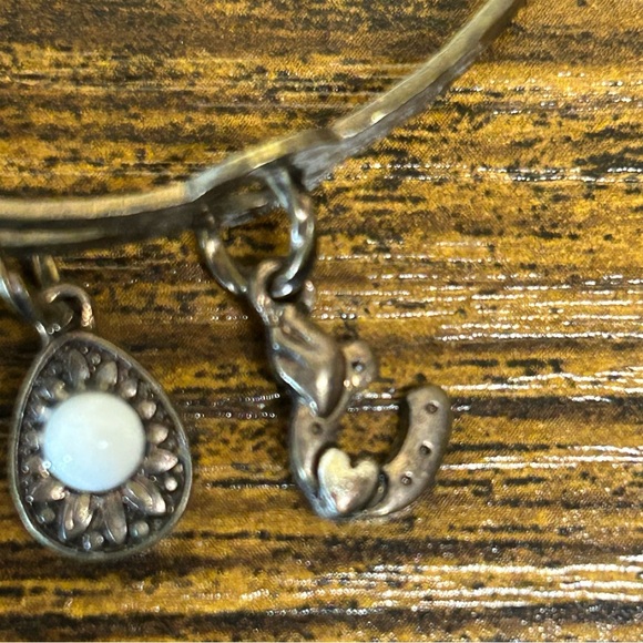 Vintage Good luck Charm hammered metal bracelet jewelry horseshoe,elephant,stone - Picture 6 of 15